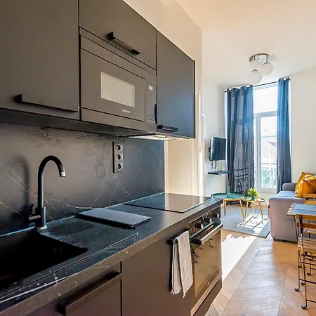 Apartment 304 B Charming Refurbished Super Nizza