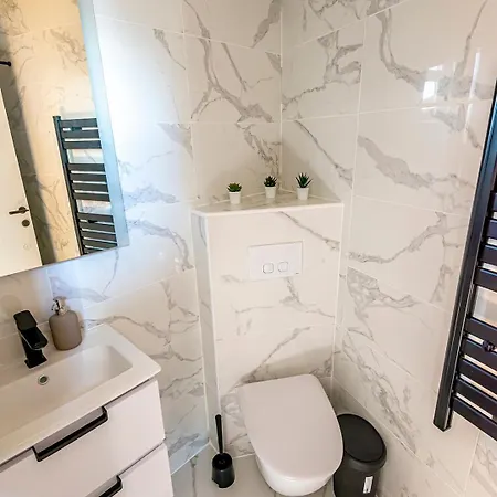 304 B Charming Refurbished Super *