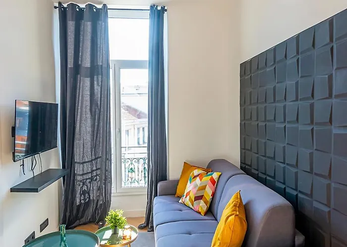 304 B Charming Refurbished Super Nice